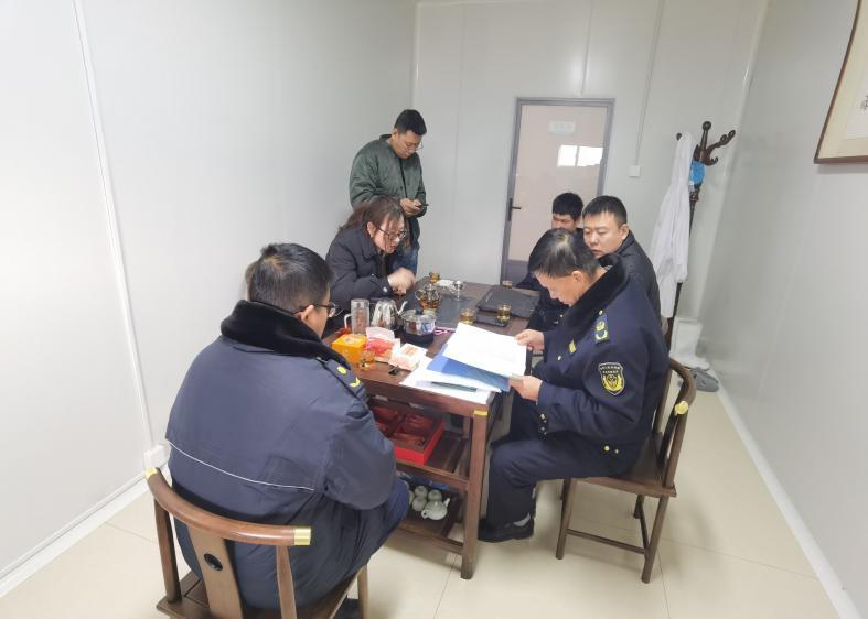 秦皇臺鄉(xiāng)應急辦對隆鑫健達公司進行一次安全檢查活動